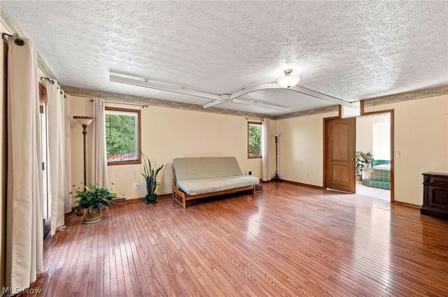 9530 Rainbow Lane, North Royalton, OH 44133
