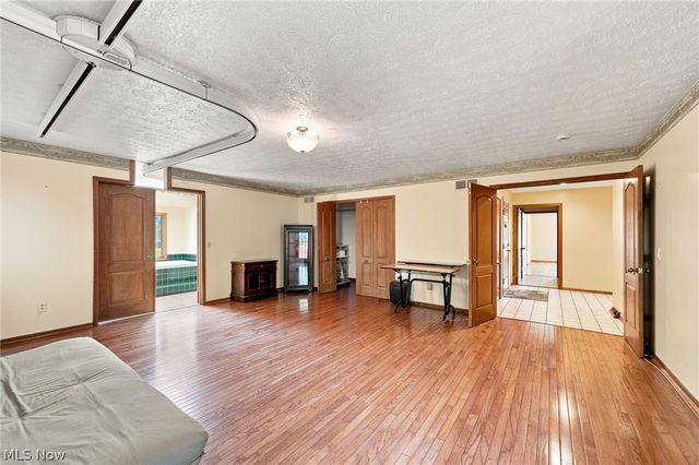 9530 Rainbow Lane, North Royalton, OH 44133