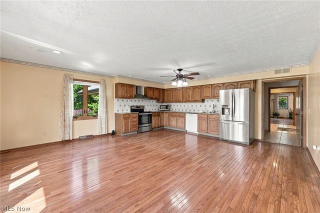 9530 Rainbow Lane, North Royalton, OH 44133