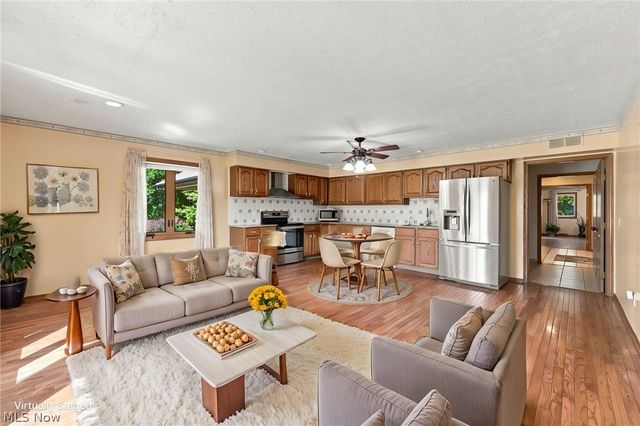 9530 Rainbow Lane, North Royalton, OH 44133