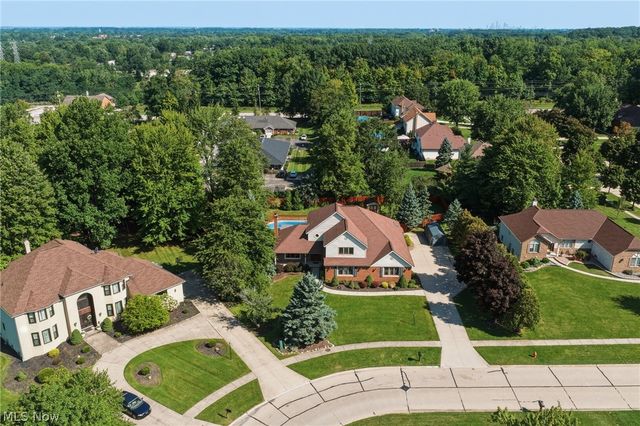 9530 Rainbow Lane, North Royalton, OH 44133