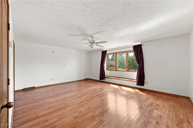 9530 Rainbow Lane, North Royalton, OH 44133