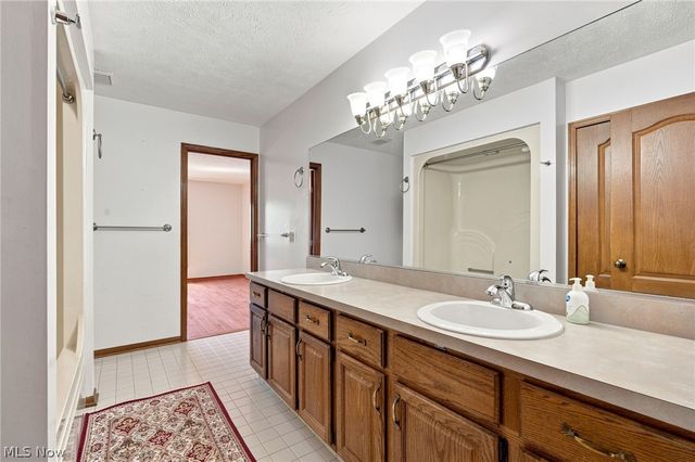9530 Rainbow Lane, North Royalton, OH 44133