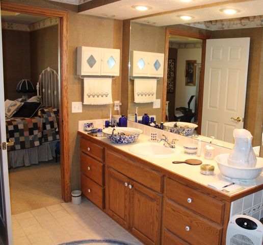 2443 Pheasant Ln, Salina, KS 67401