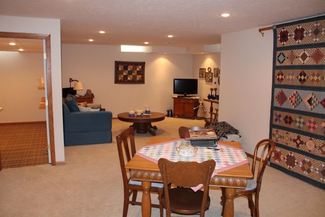 2443 Pheasant Ln, Salina, KS 67401