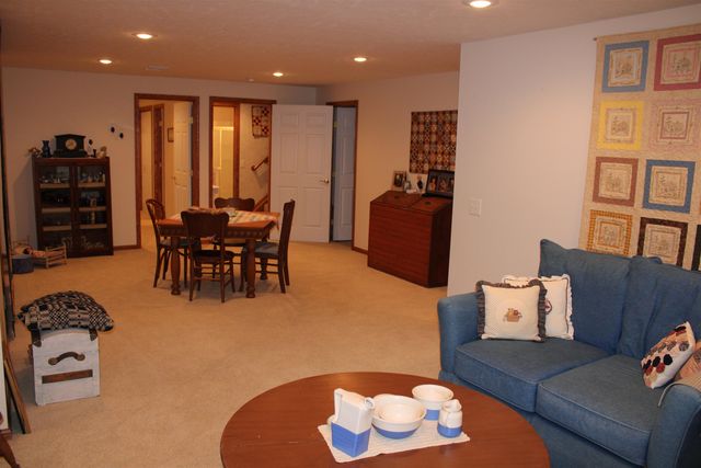 2443 Pheasant Ln, Salina, KS 67401