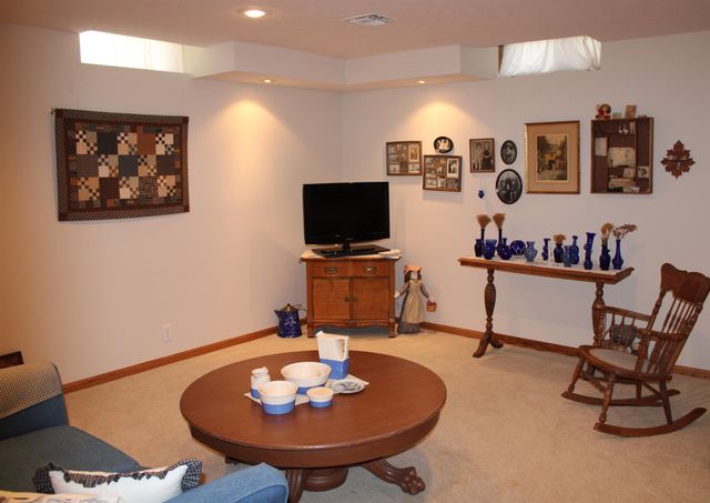 2443 Pheasant Ln, Salina, KS 67401