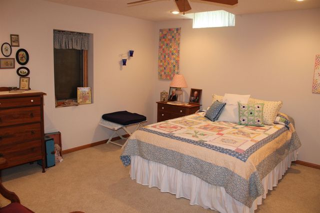 2443 Pheasant Ln, Salina, KS 67401