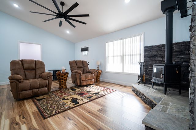 1561 Bicknell Rd, Clarkrange, TN 38553