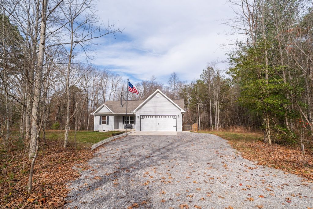 1561 Bicknell Rd, Clarkrange, TN 38553