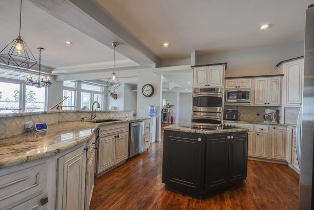 5041 Lake Breeze Road, Grove, OK 74344