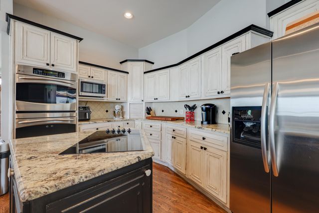 5041 Lake Breeze Road, Grove, OK 74344