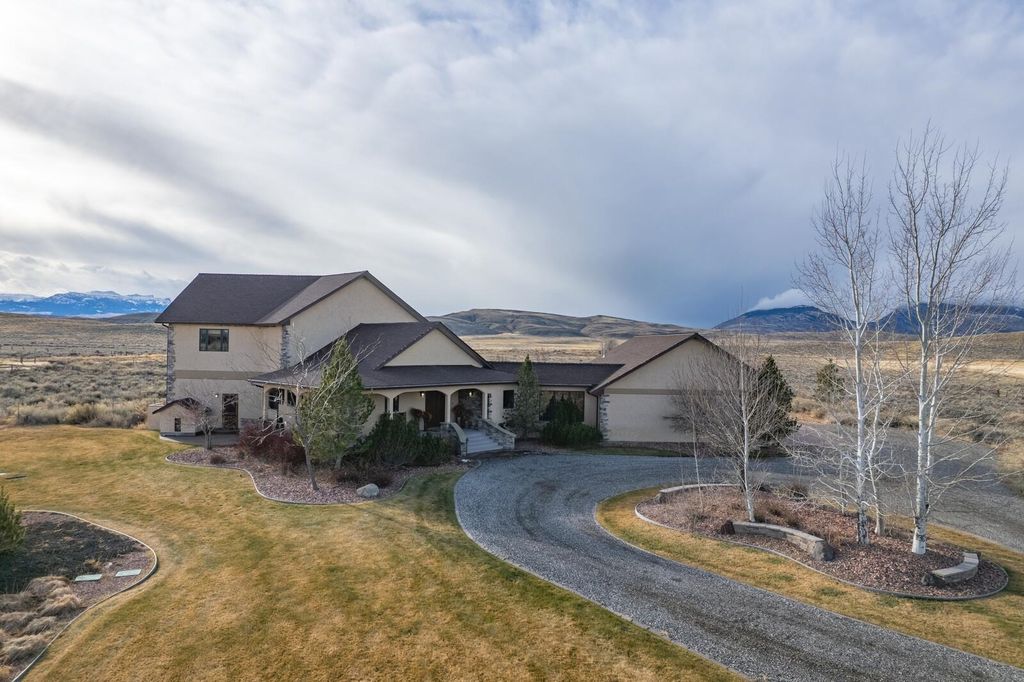 15 Hancock Dr, Cody, WY 82414