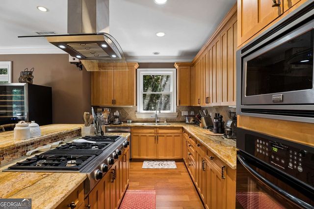 715 Clubside Drive, Roswell, GA 30076