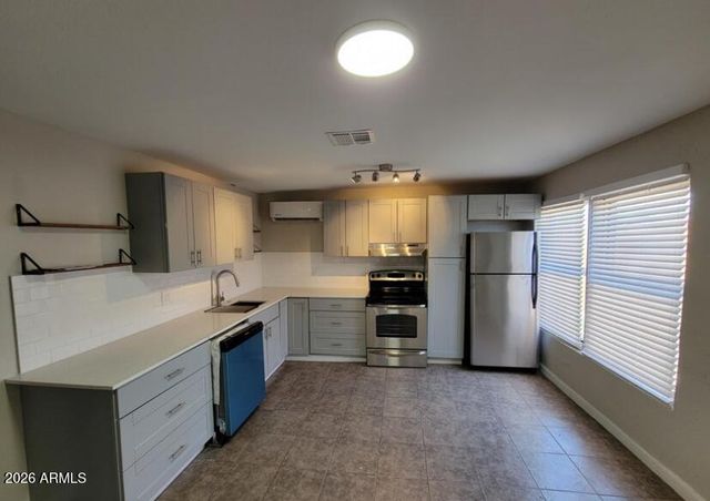 830 S 15TH Avenue, Phoenix, AZ 85007