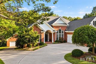 8645 Anchor On Lanier Court, Gainesville, GA 30506