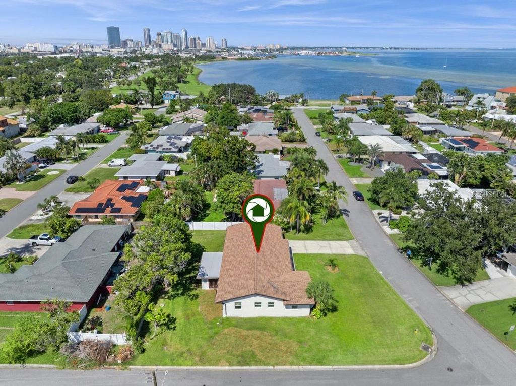 Image 2 of property listing at 2335 TROPICAL SHORES DRIVE SE, St Petersburg, FL 33705