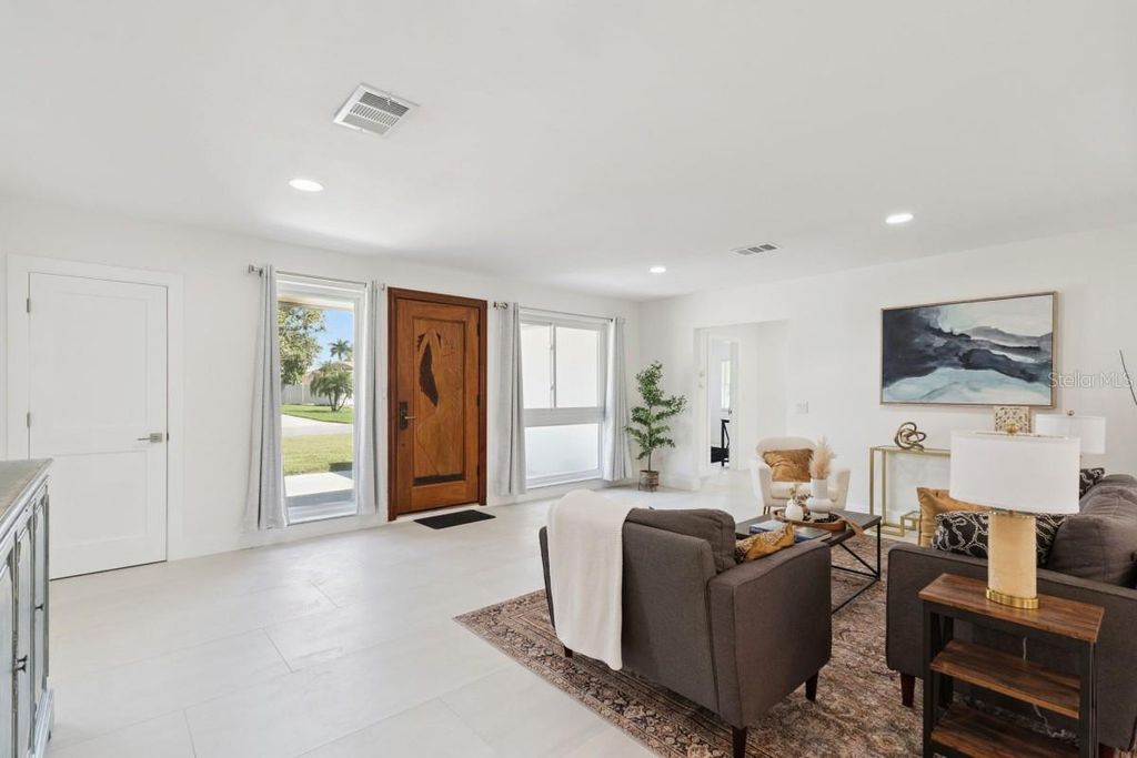 Image 11 of property listing at 2335 TROPICAL SHORES DRIVE SE, St Petersburg, FL 33705