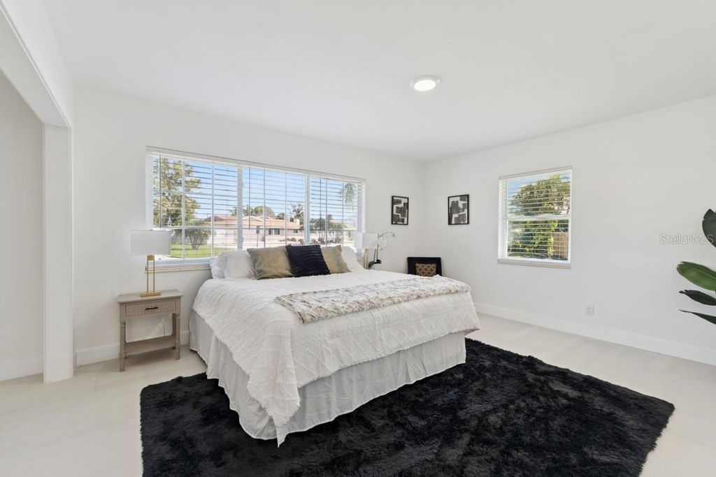 Image 12 of property listing at 2335 TROPICAL SHORES DRIVE SE, St Petersburg, FL 33705