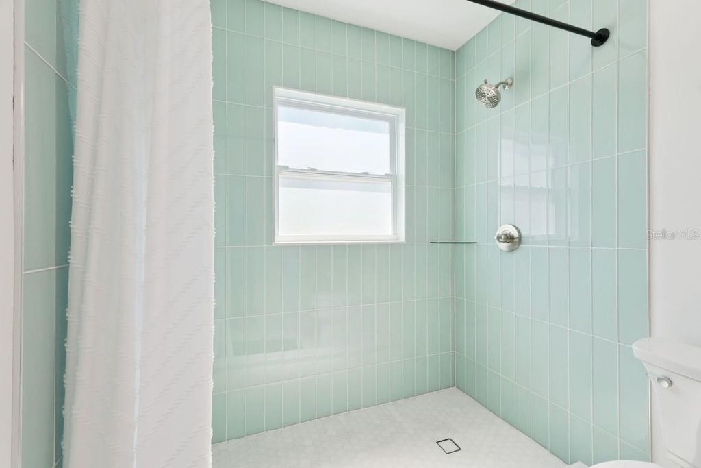 Image 13 of property listing at 2335 TROPICAL SHORES DRIVE SE, St Petersburg, FL 33705