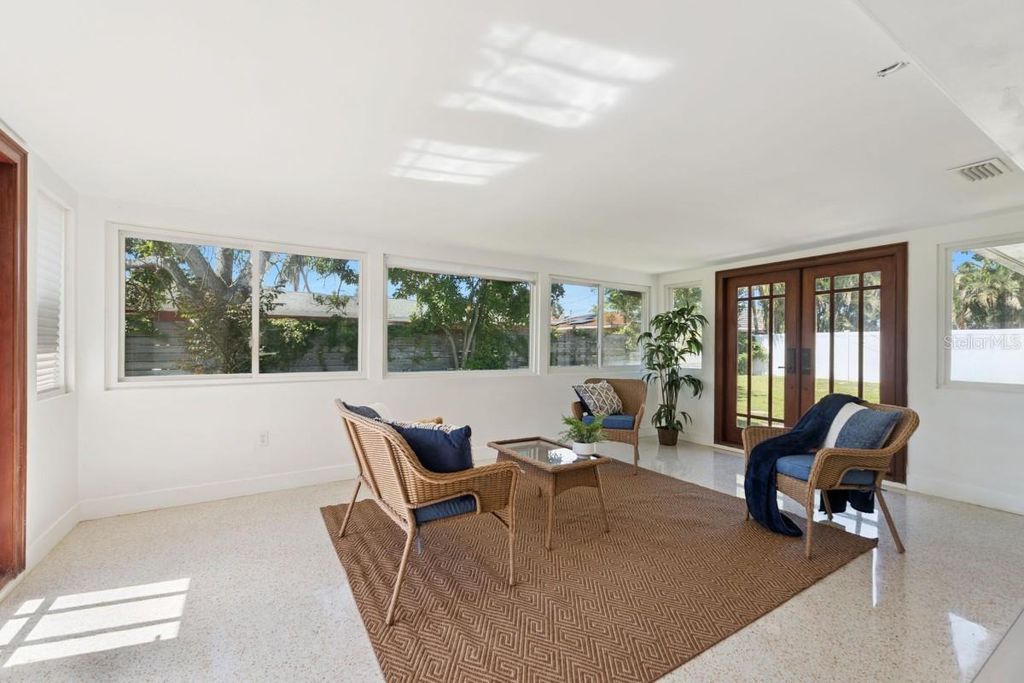 Image 8 of property listing at 2335 TROPICAL SHORES DRIVE SE, St Petersburg, FL 33705