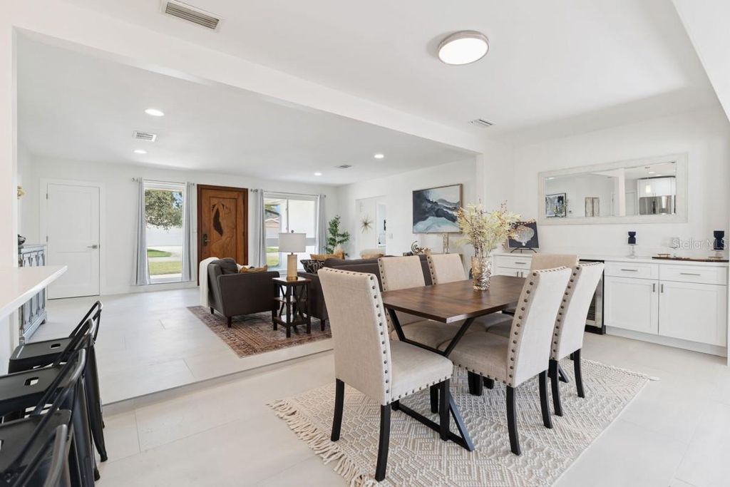 Image 9 of property listing at 2335 TROPICAL SHORES DRIVE SE, St Petersburg, FL 33705