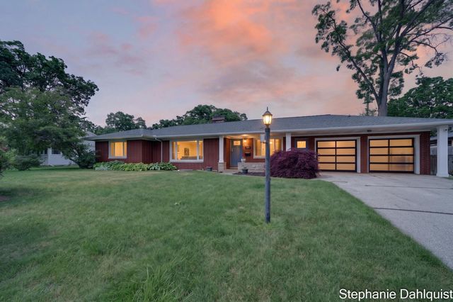 621 E Sunset Drive, North Muskegon City, MI 49445