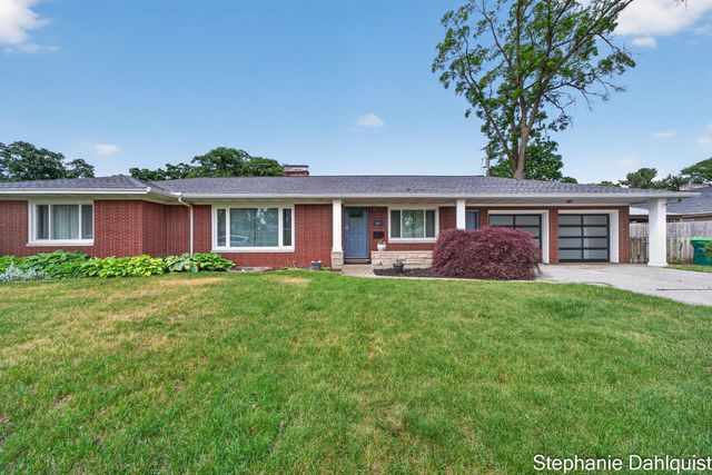 621 E Sunset Drive, North Muskegon City, MI 49445