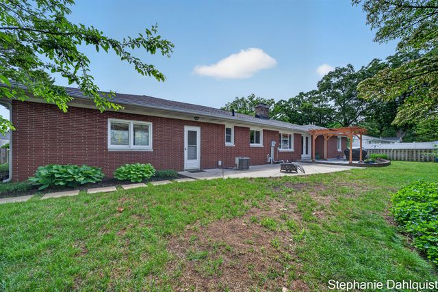 621 E Sunset Drive, North Muskegon City, MI 49445