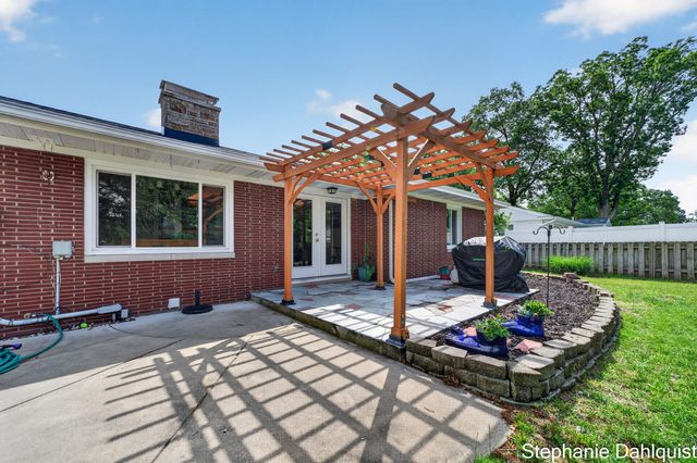 621 E Sunset Drive, North Muskegon City, MI 49445