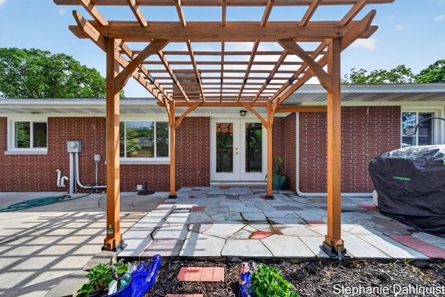 621 E Sunset Drive, North Muskegon City, MI 49445