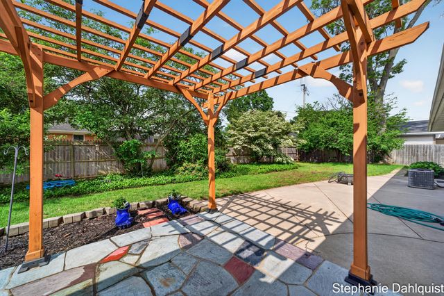 621 E Sunset Drive, North Muskegon City, MI 49445
