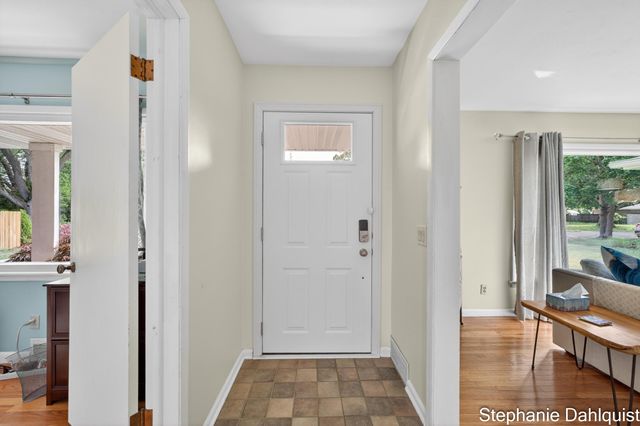 621 E Sunset Drive, North Muskegon City, MI 49445