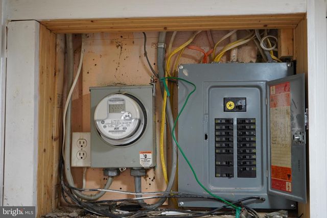 40 UPMANOR RD, Baltimore, MD 21229