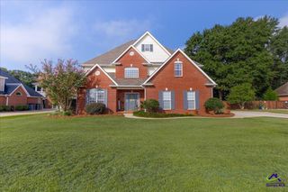 211 White Columns Drive, Kathleen, GA 31047