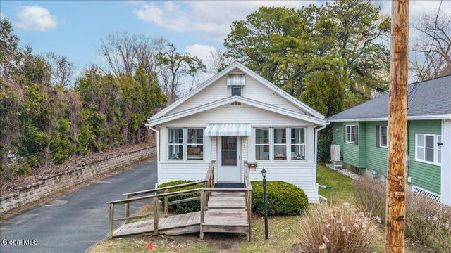 1 Spruce Street, Colonie, NY 12205