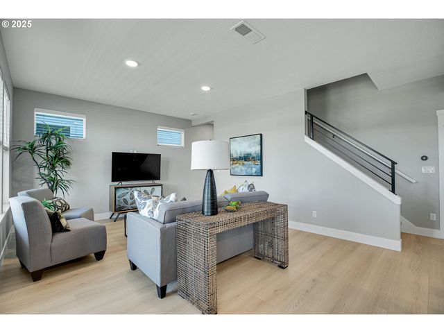 16489 Nw LIBERTY St, Portland, OR 97229