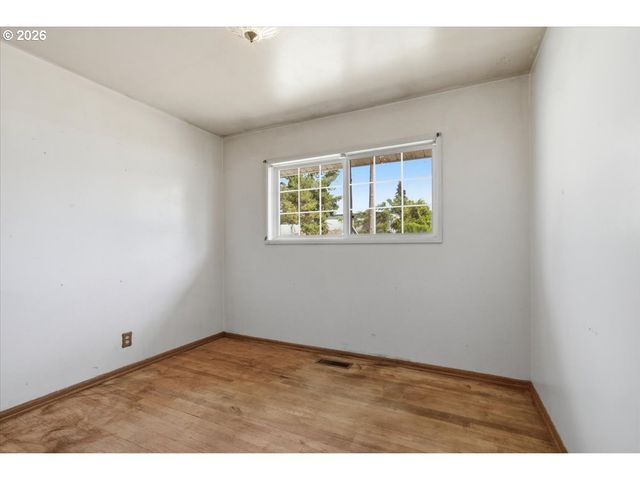 2270 HOYT St Se, Salem, OR 97302