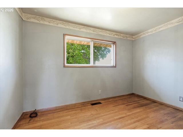 2270 HOYT St Se, Salem, OR 97302