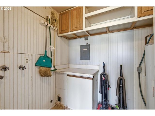 2270 HOYT St Se, Salem, OR 97302