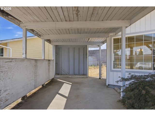 2270 HOYT St Se, Salem, OR 97302