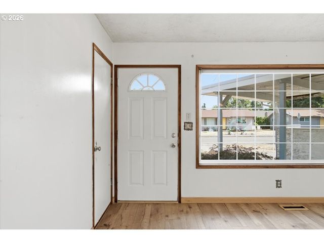 2270 HOYT St Se, Salem, OR 97302