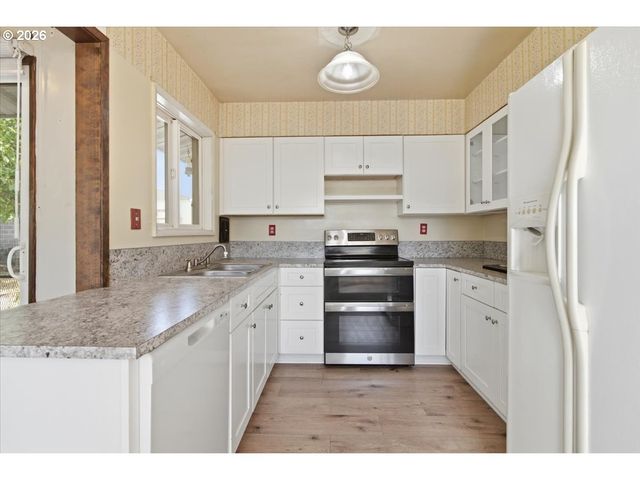 2270 HOYT St Se, Salem, OR 97302