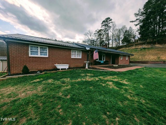 246 The New Road, Clintwood, VA 24228