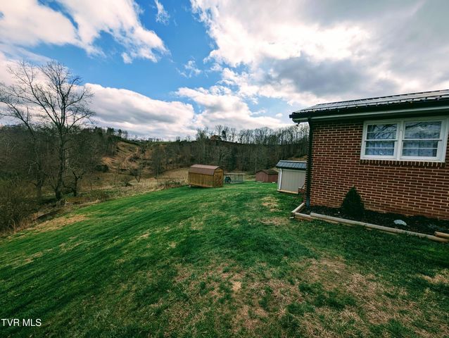 246 The New Road, Clintwood, VA 24228