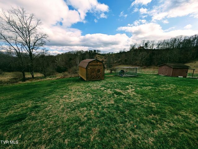 246 The New Road, Clintwood, VA 24228