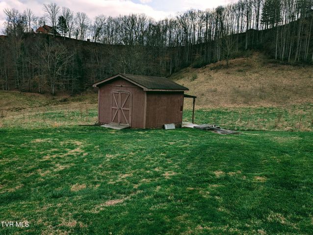 246 The New Road, Clintwood, VA 24228