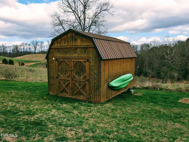 246 The New Road, Clintwood, VA 24228