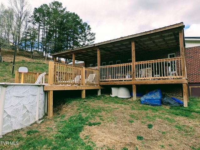 246 The New Road, Clintwood, VA 24228