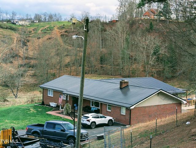 246 The New Road, Clintwood, VA 24228